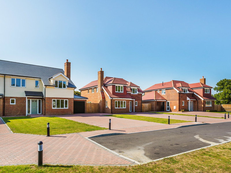 4 Bed House Detached For Sale in Lingfield